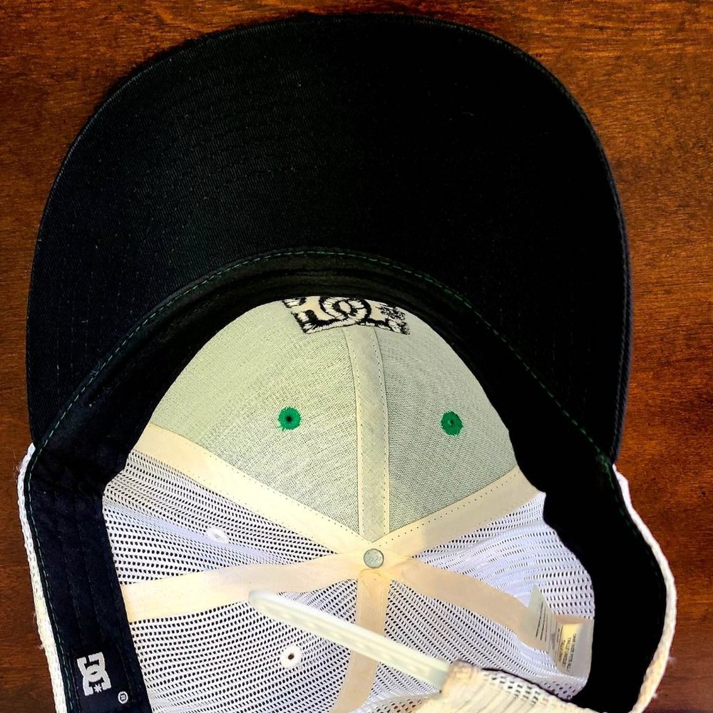 DC snapback hat - Picture 6 of 13